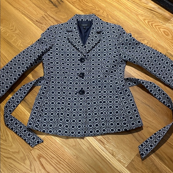 Women’s Kasper 3-button belted suit coat, size 6 - Picture 3 of 7